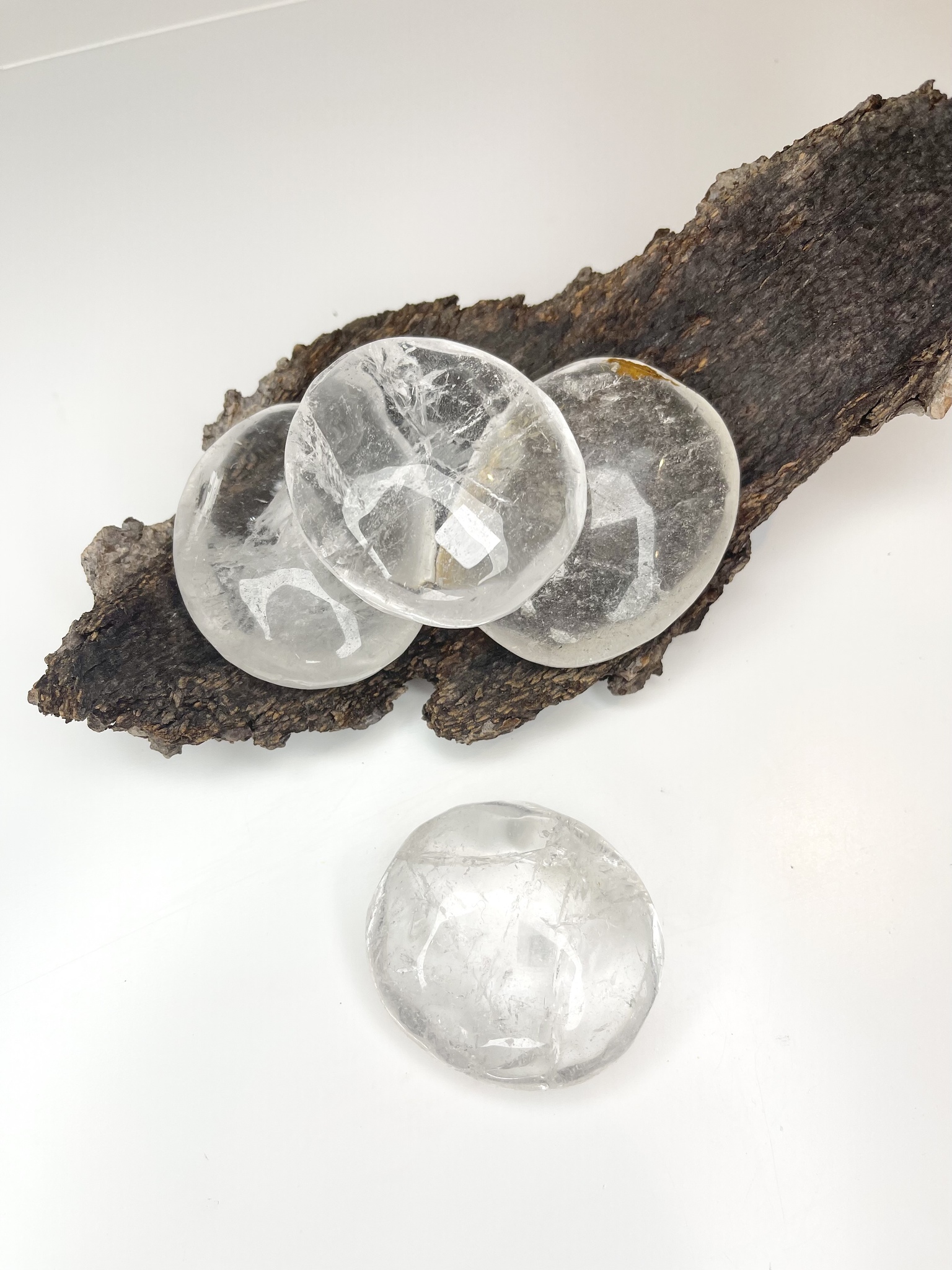 Bergskristall (clear quartz), touchstone