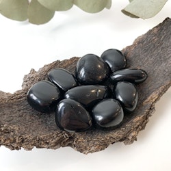 Obsidian (svart), trumlade stenar
