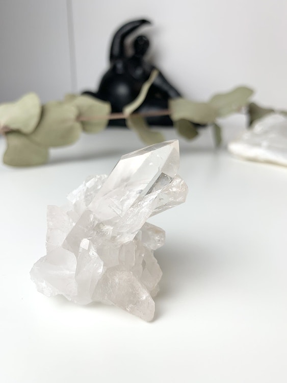 Bergskristall (clear quartz) kluster. Unik bergkristall. Egenskaper; mest kraftfulla förstärkare av energier