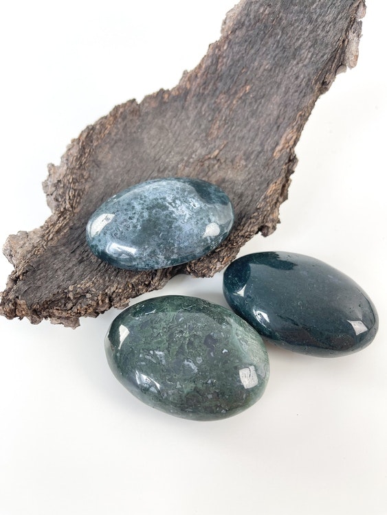 Mossagat, touchstone, palmstone, meditationsssten, kristaller för lugn, hjärtchakrat