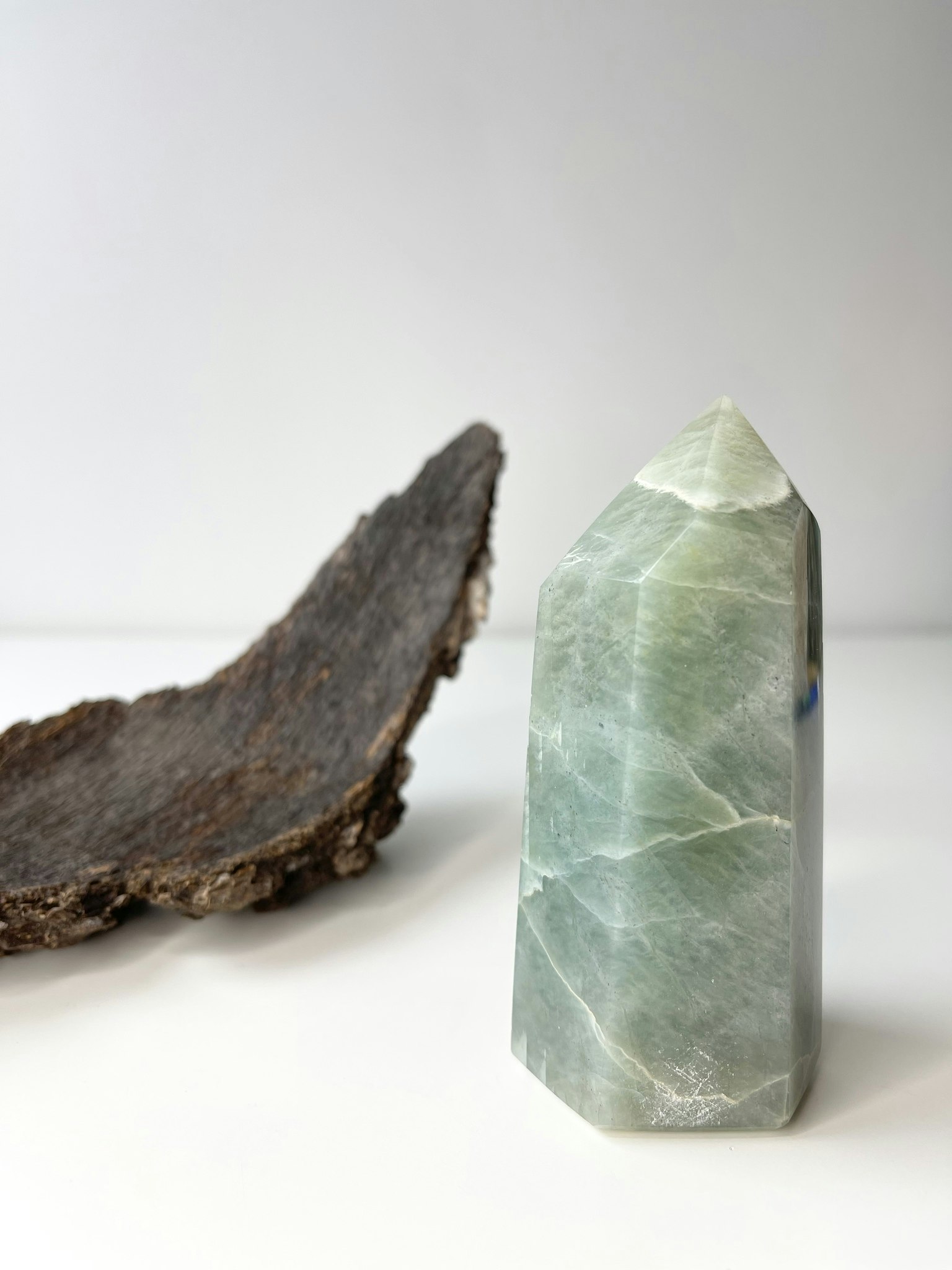 Garnerit (grön månsten), polerad kristallspets
