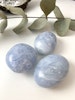 Blå kalcit touchstone, palmstone, meditationssten 300kr, blå kalcit sömnsten, sömnkristall