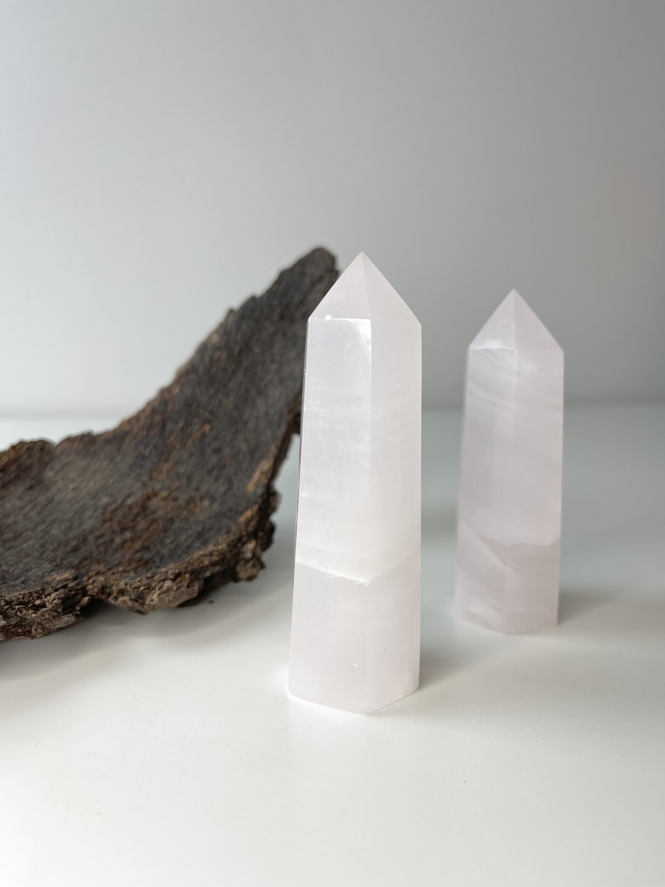 Kalcit (manganokalcit), polerad kristallspets
