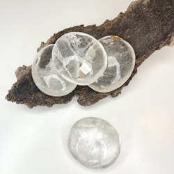 Bergskristall (clear quartz), touchstone