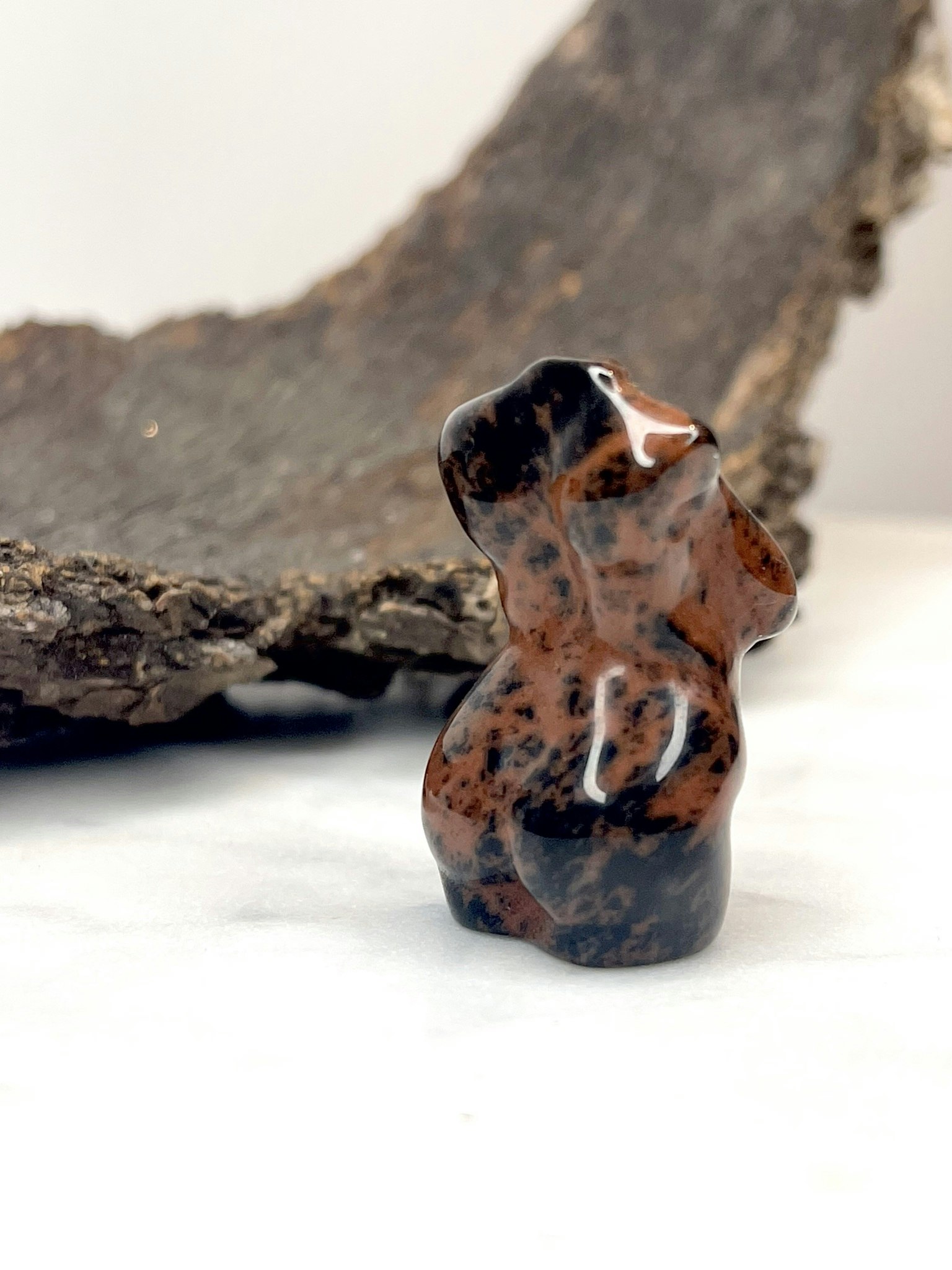 Gudinna, mahogny obsidian