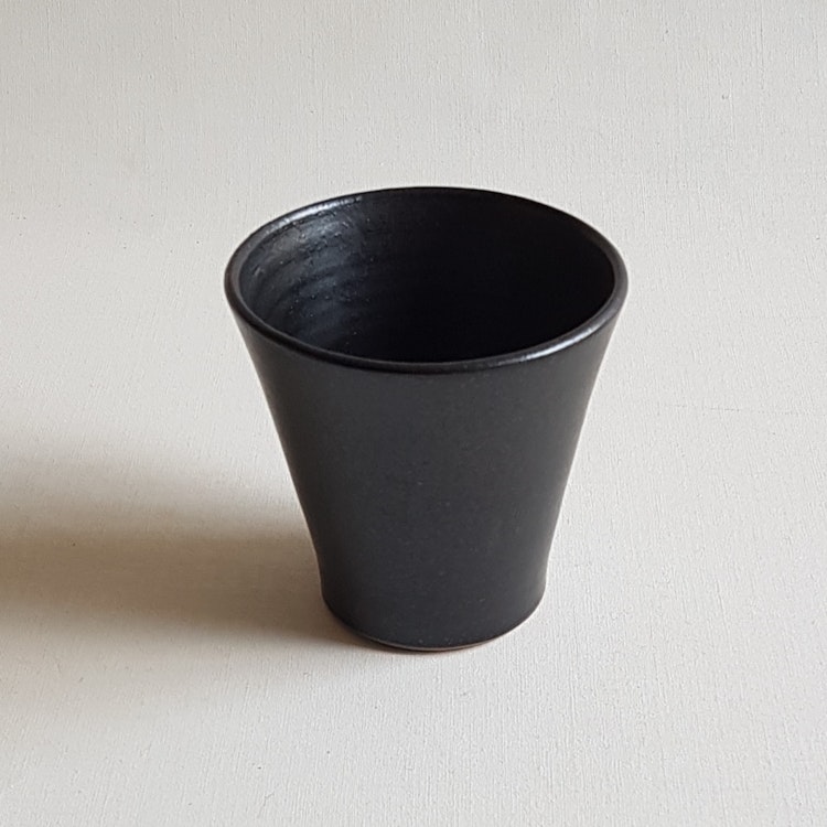 Cappuccino / Liten Kaffemugg i Serien Svart Granit
