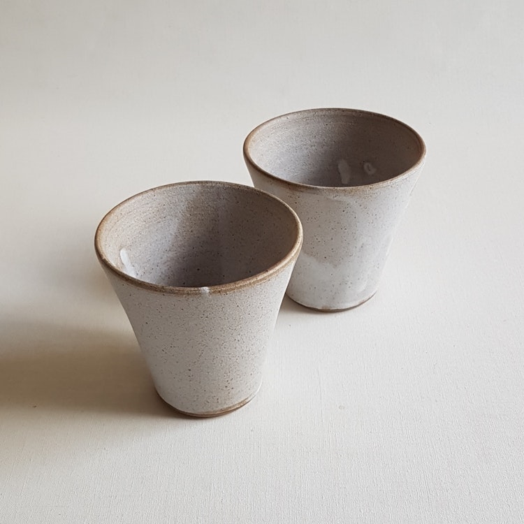 Cappuccino / Liten Kaffemugg i Serien Frost / Vit