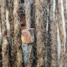 "Träklump" - Trädekoration till dreads (9mm hål)