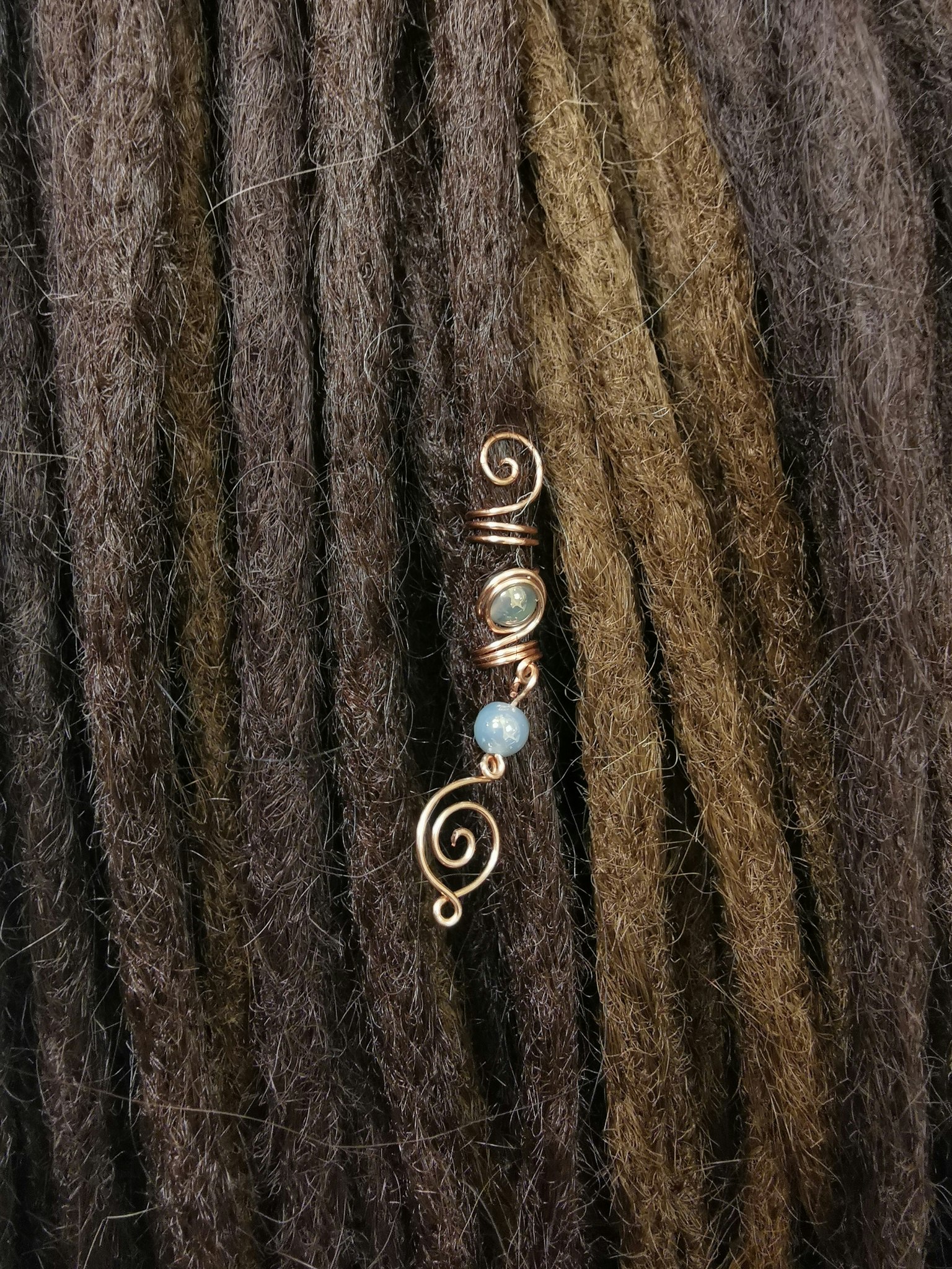 Spiral - 2 blå stenar (koppar 0,7 cm)