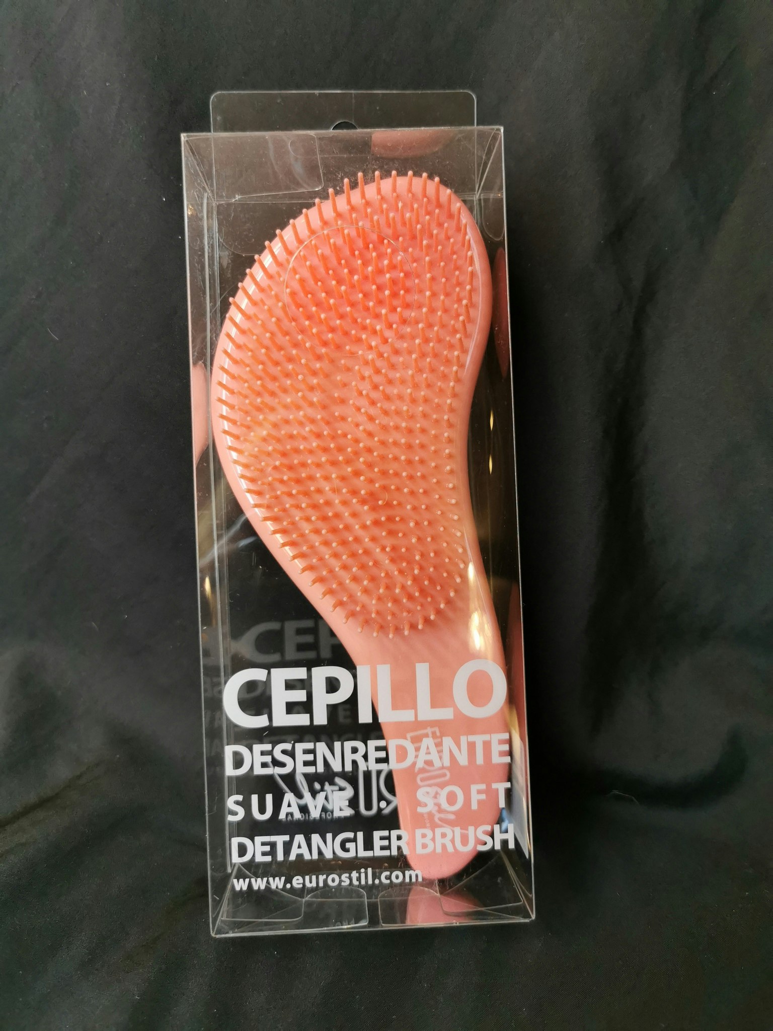 Detangler brush