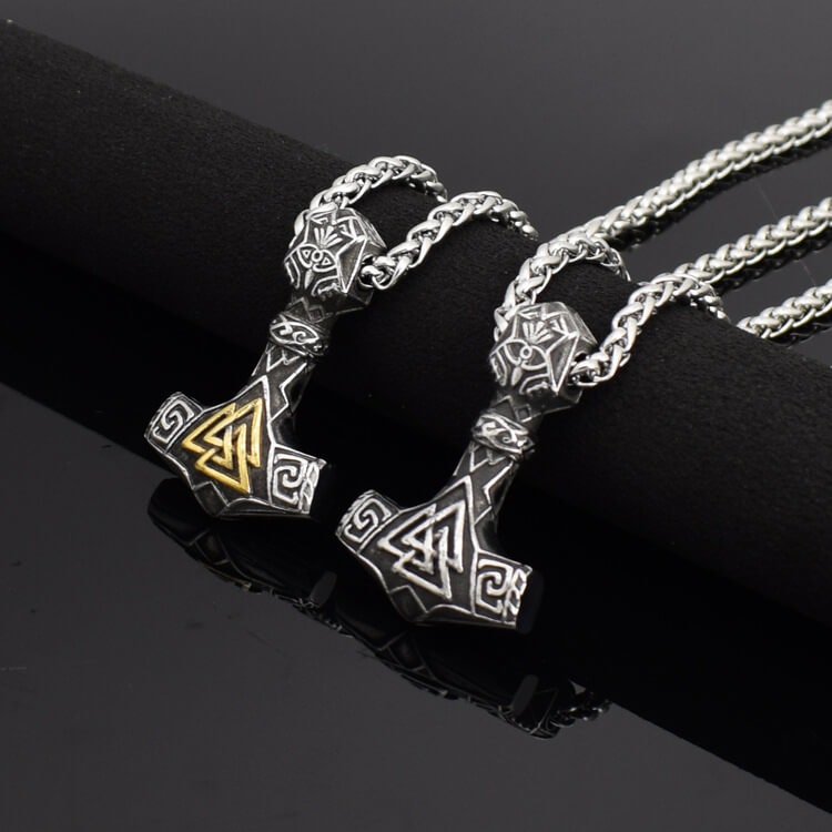 Necklace Tor Valknut