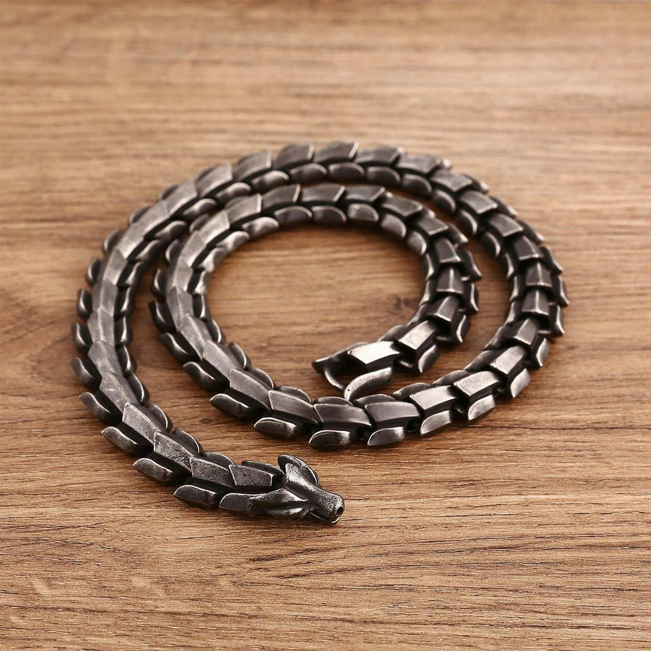 Halsband Wolf Viking Titanium - Varia Design - Exklusiva smycken, låga  priser