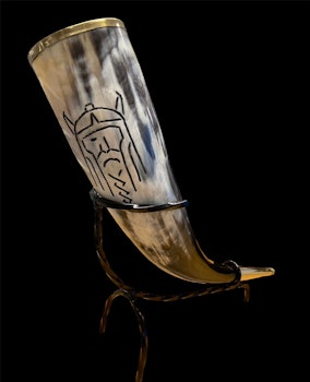 Drinking horn inc stand