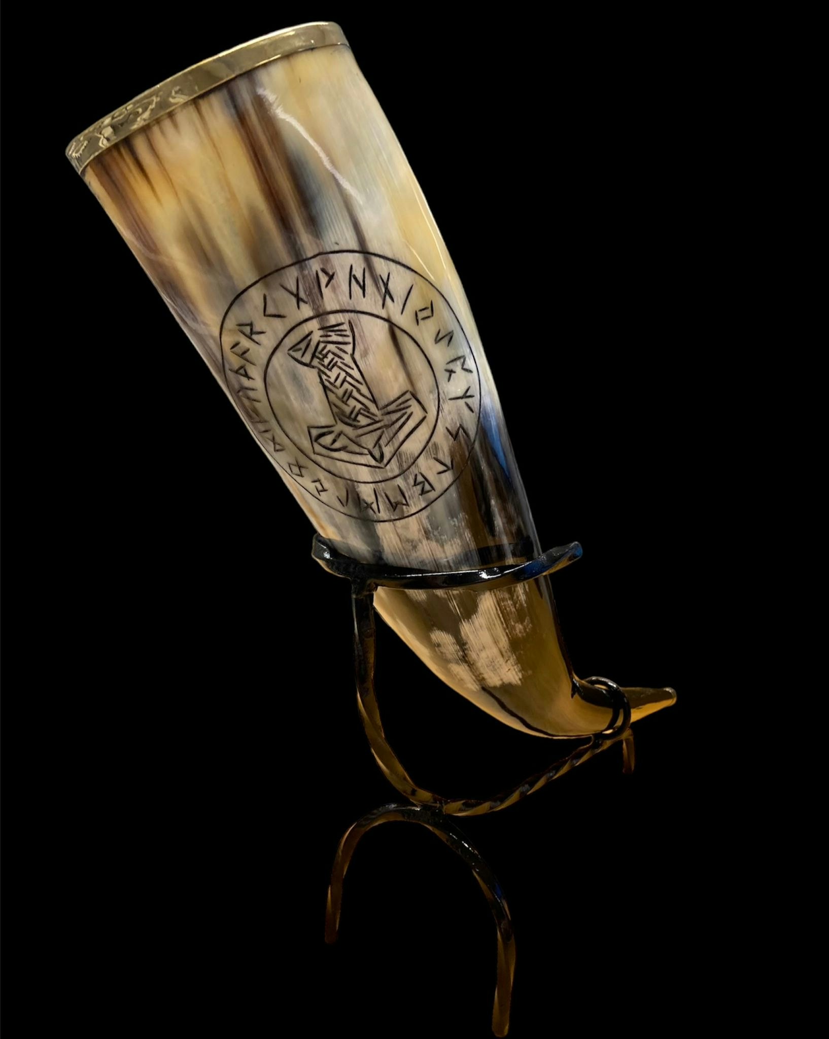 Drinking horn inc stand