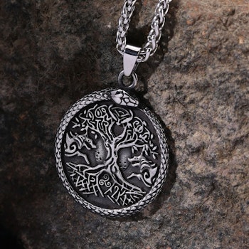 Necklace Yggdrasil Wolves