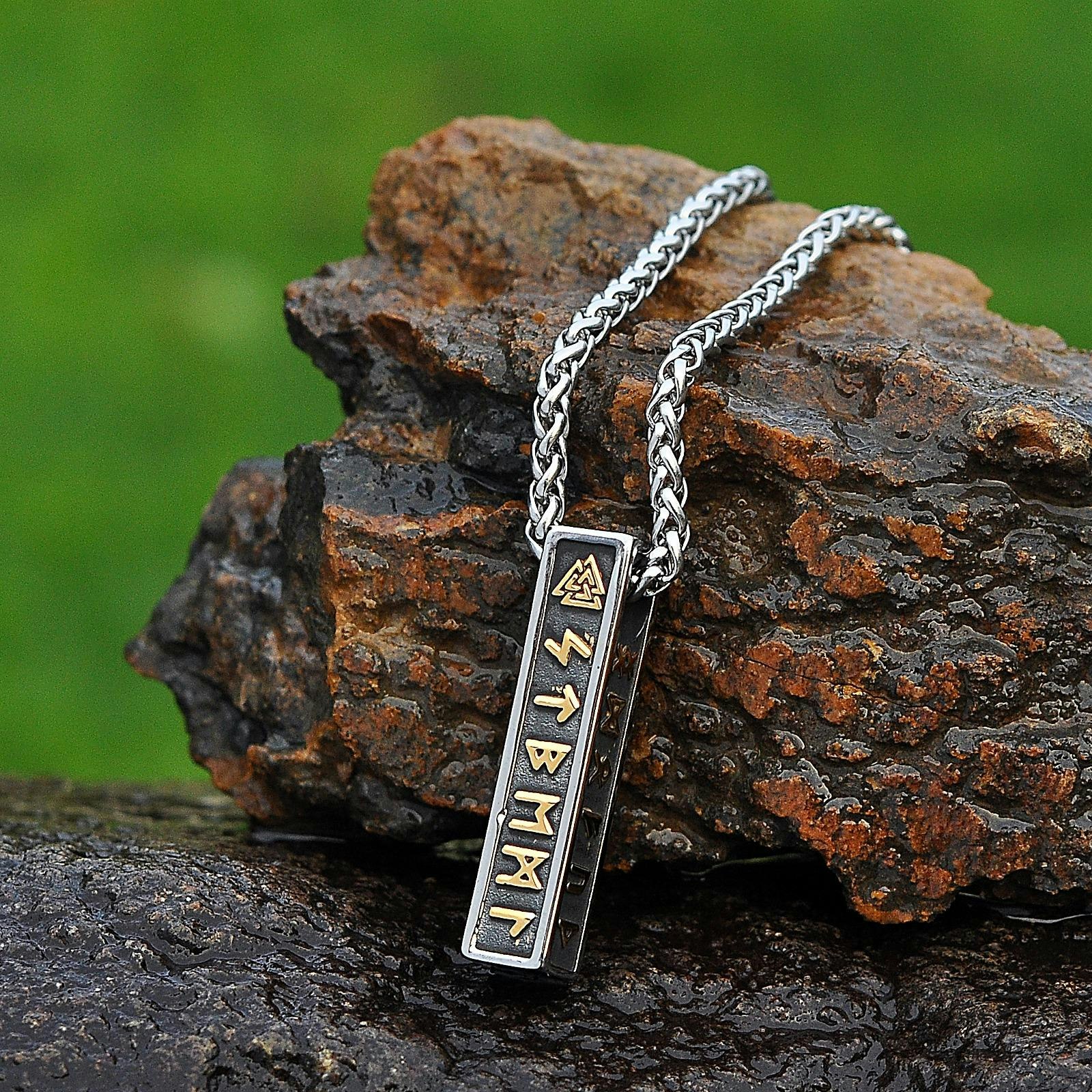 Halsband Runskrift (Fler Färger)