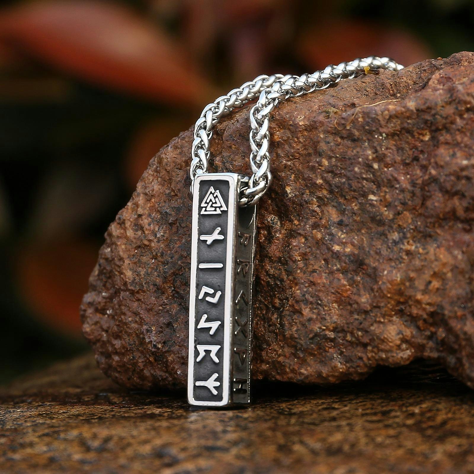 Halsband Runskrift (Fler Färger)