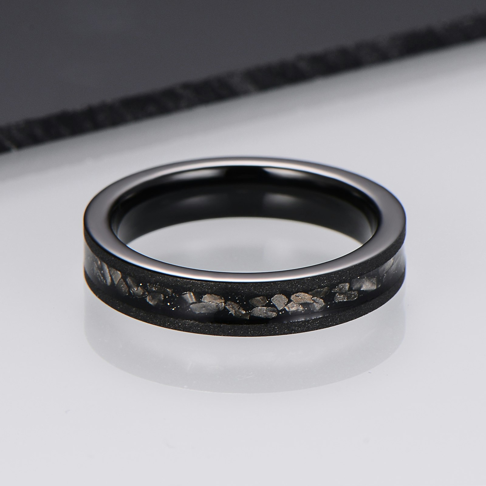 Ring Black Crystals Tungsten 4mm