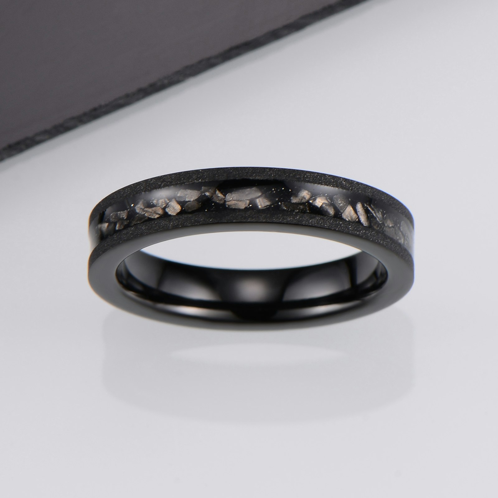 Ring Black Crystals Tungsten 4mm