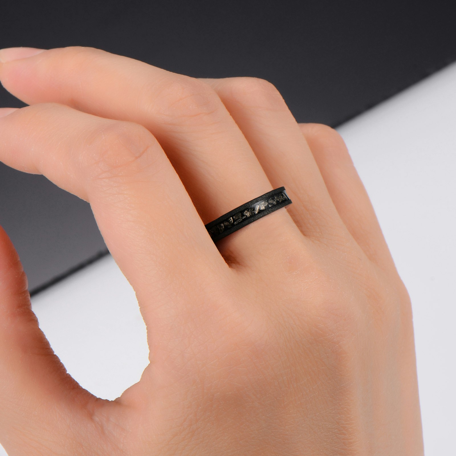 Ring Black Crystals Tungsten 4mm