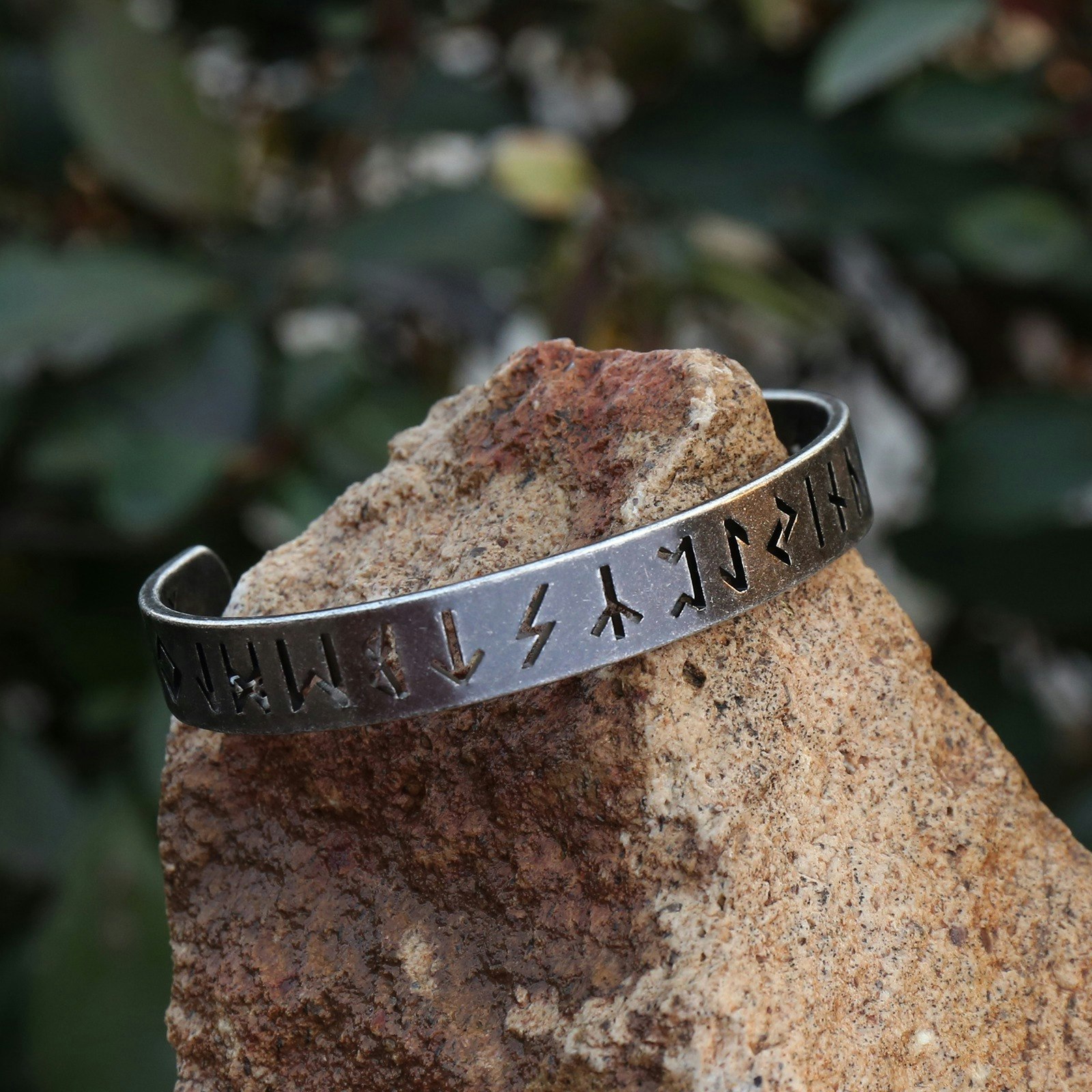Armband Futhark (Flera färger)