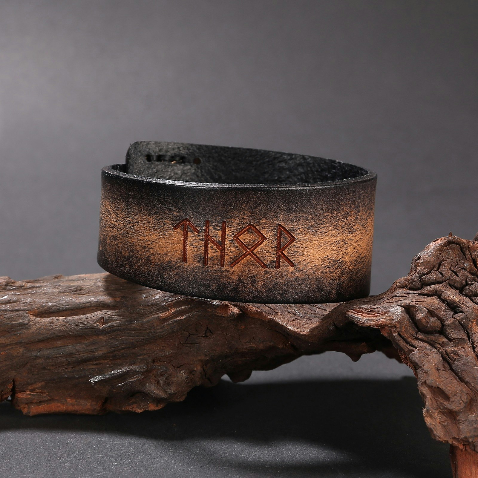 Armband Thor-ᛏᚺᛟᚱ  Läder (flera färger)