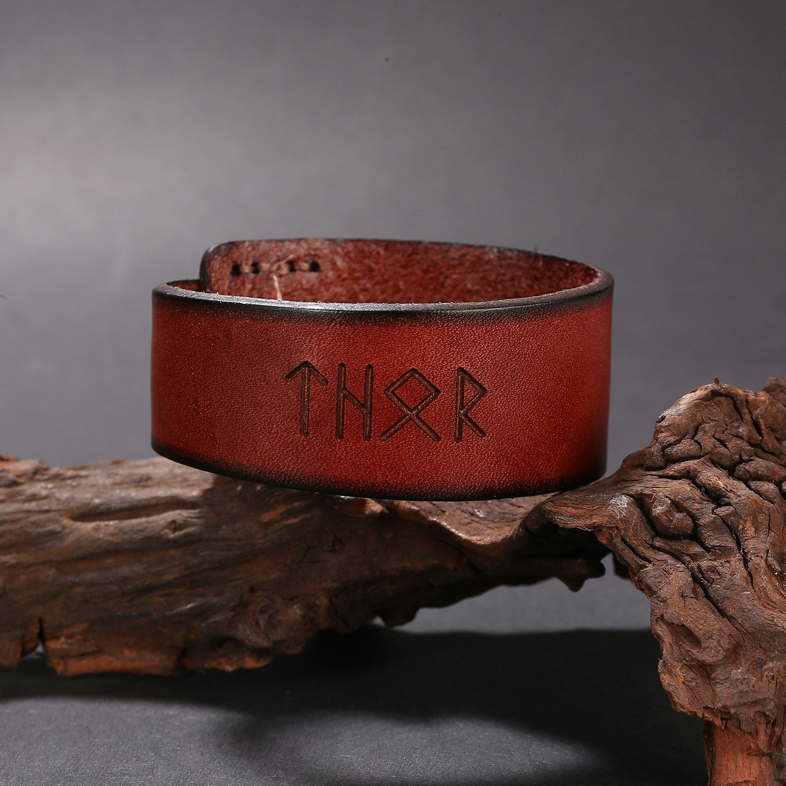 Armband Thor-ᛏᚺᛟᚱ  Läder (flera färger)