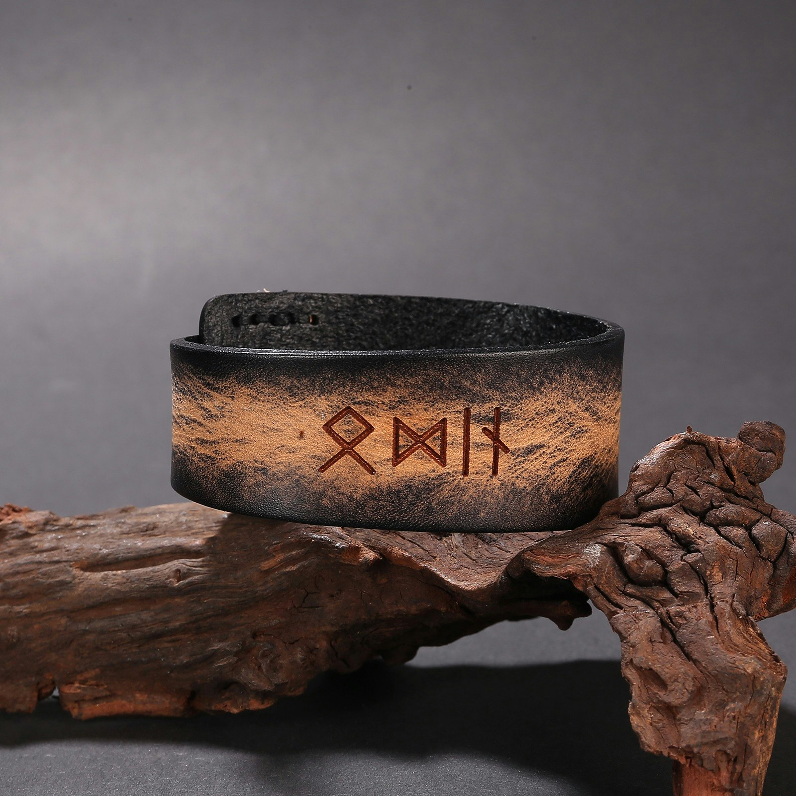 Armband Odin-ᛟ ᛞ ᛁ ᚾ  Läder