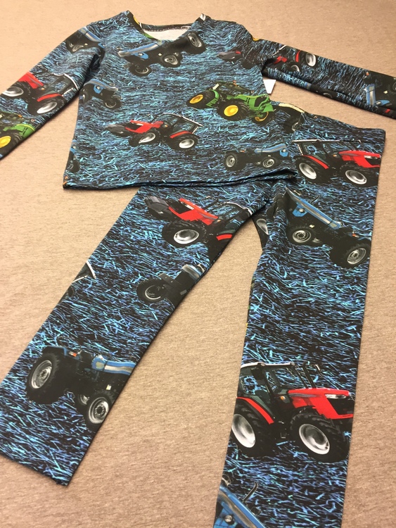 552 T-shirts Lång ärm Traktorer på blå botten
