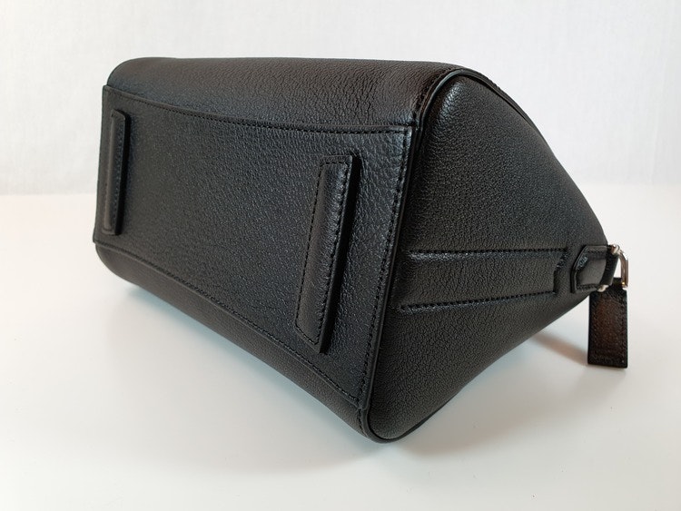 Givenchy Pre-owned Antigona Mini Leather Shoulder Bag- Black