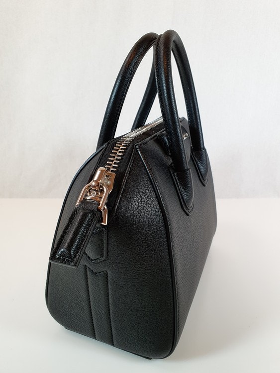Givenchy Pre-owned Antigona Mini Leather Shoulder Bag- Black