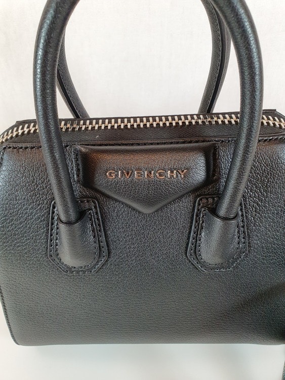 Givenchy Pre-owned Antigona Mini Leather Shoulder Bag- Black