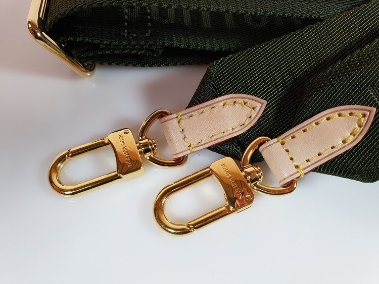 Louis Vuitton Pre-owned Multi Pochette Accessories with Green Strap