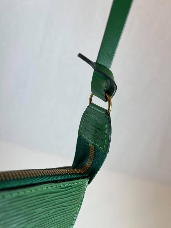 Louis Vuitton Pre-Owned Pochette EPI Vintage Green