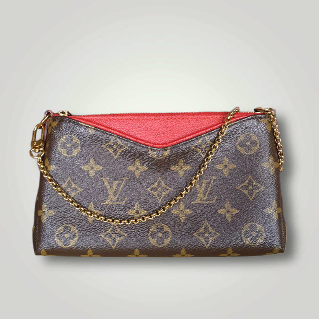 Louis Vuitton LV Pallas Clutch Review/ 2 year Wear and Tear/ Whats In my bag/Mod  Shots 