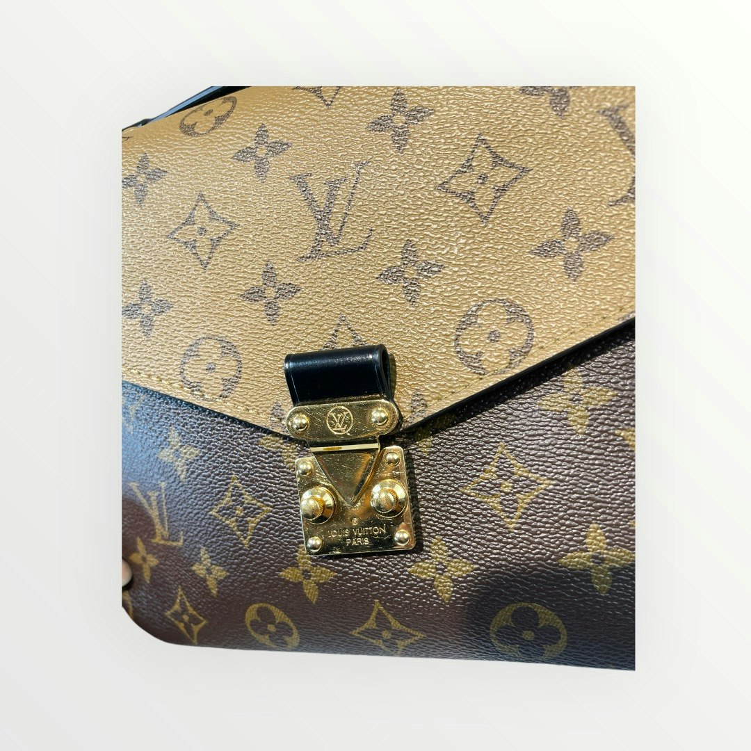 Louis Vuitton Pre-owned Pochette Metis Reverse Monogram Canvas