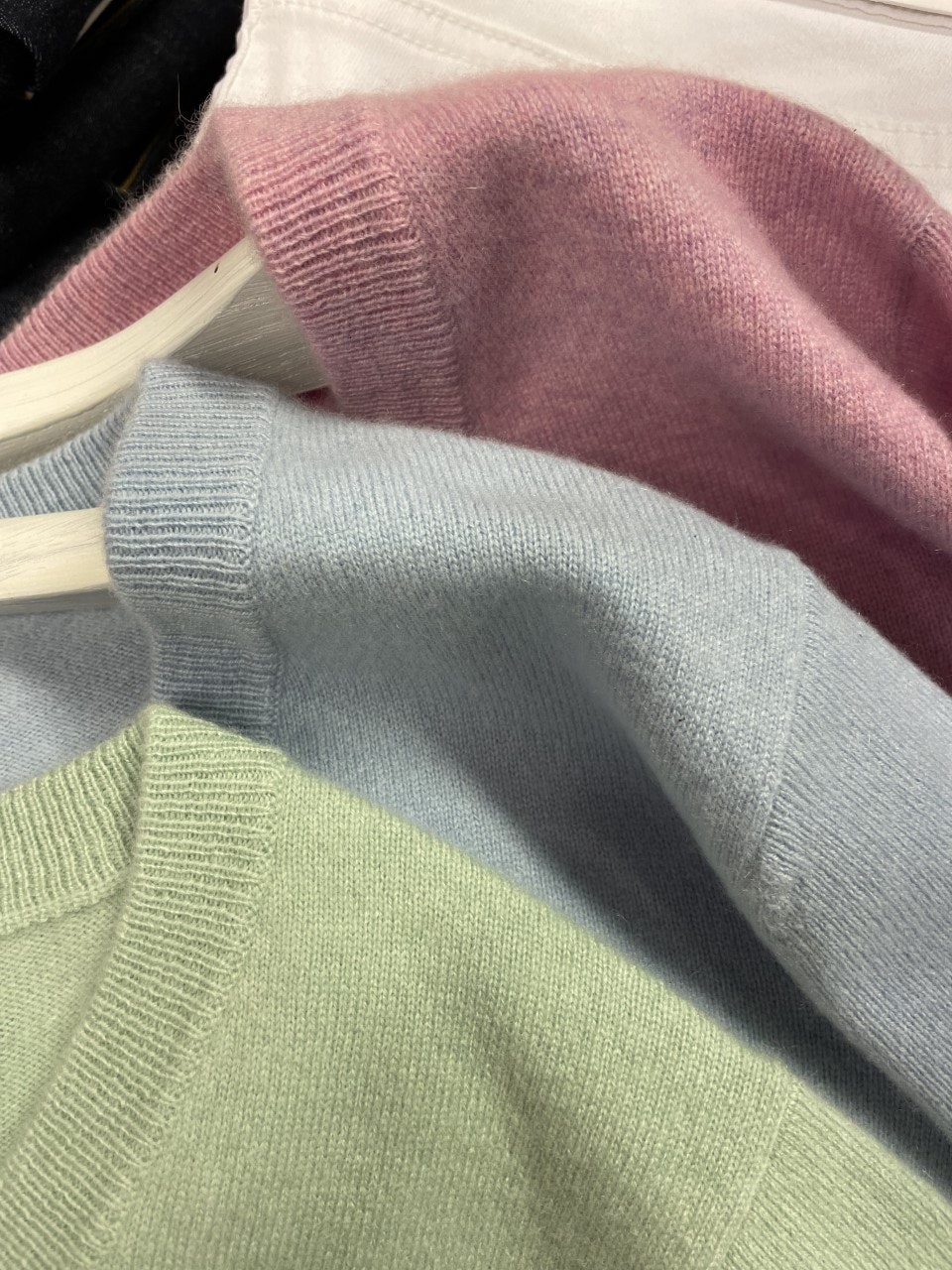 Rosas V-ringad cashmere tröja "Rosa"