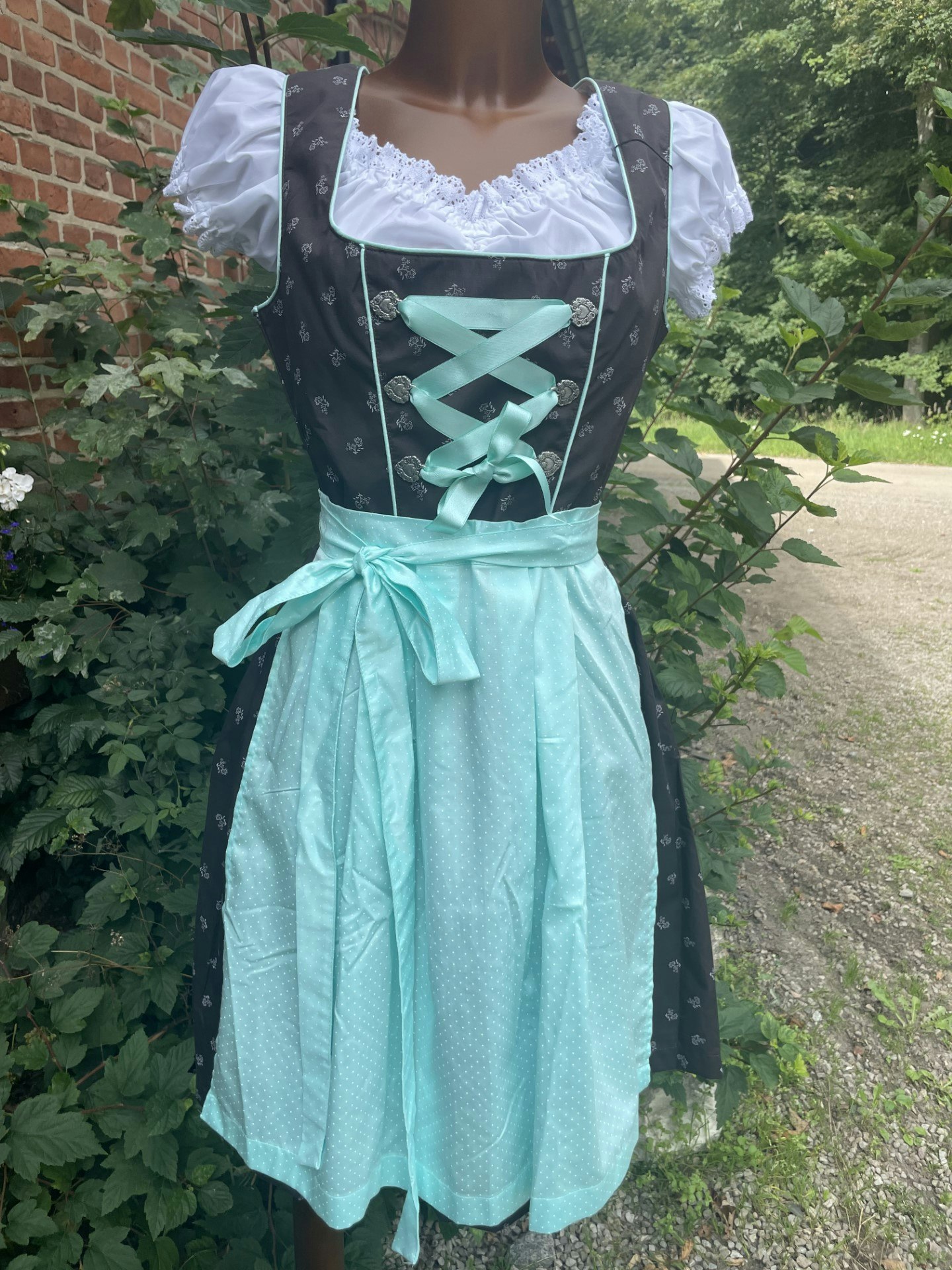 Ramona Lippert "Elisabeth", Mökbrun / mint