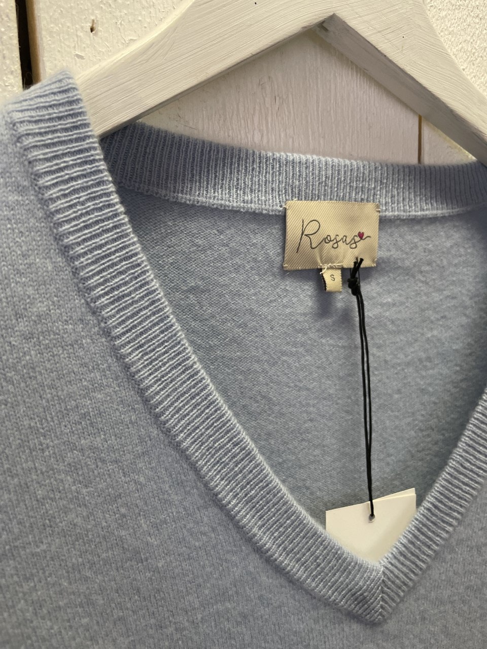 Rosas V-ringad cashmere tröja "Sky Blue"