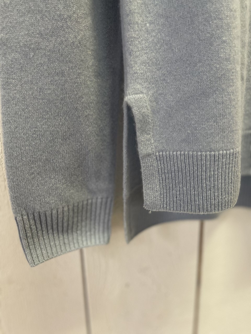 Rosas V-ringad cashmere tröja "Sky Blue"