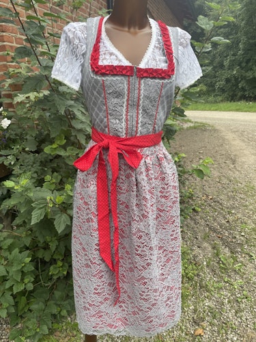 Ramona Lippert Grå / Röd dirndlklänning