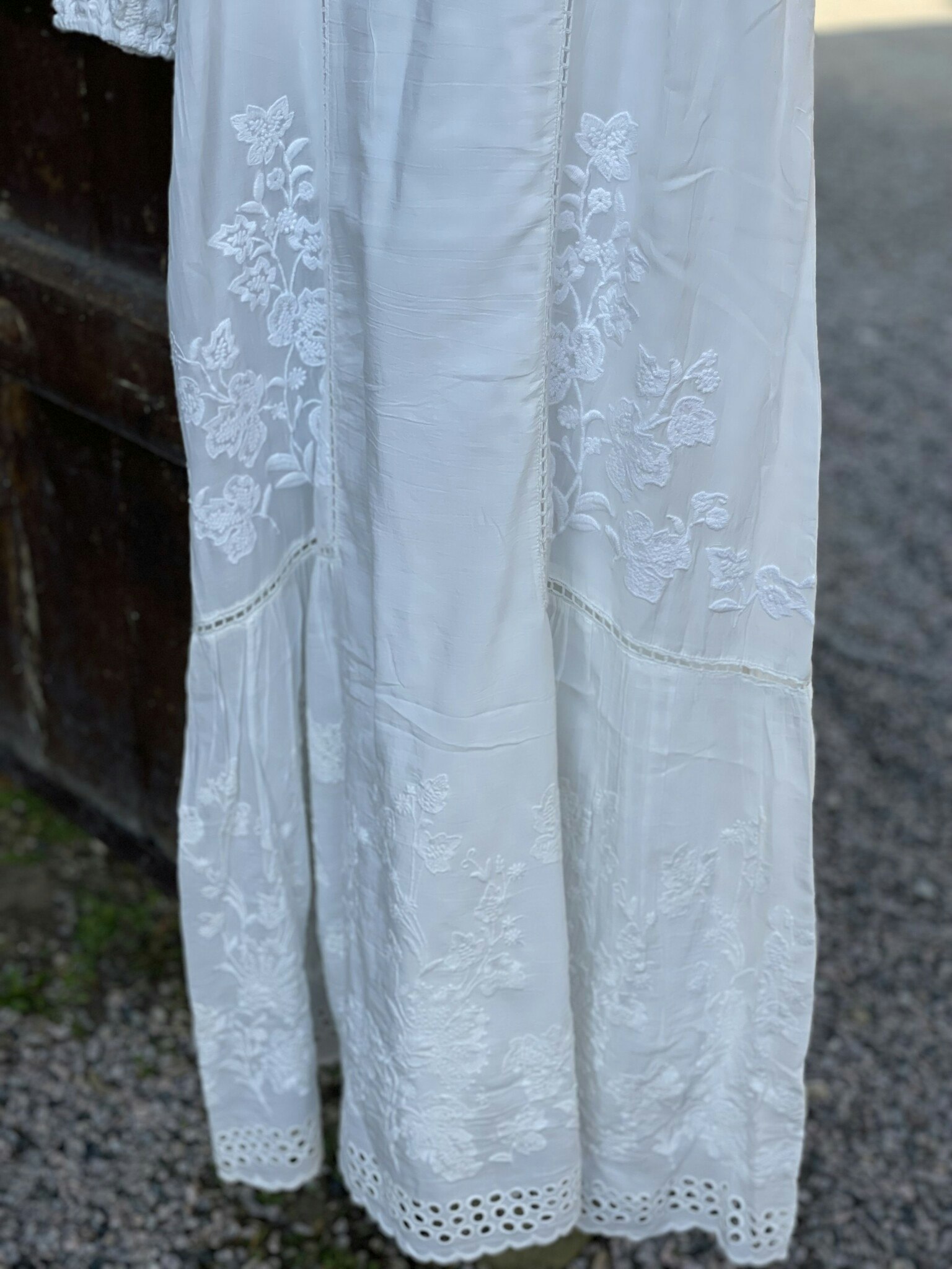 Fuego klänning " broderi & pärlor " , Off white