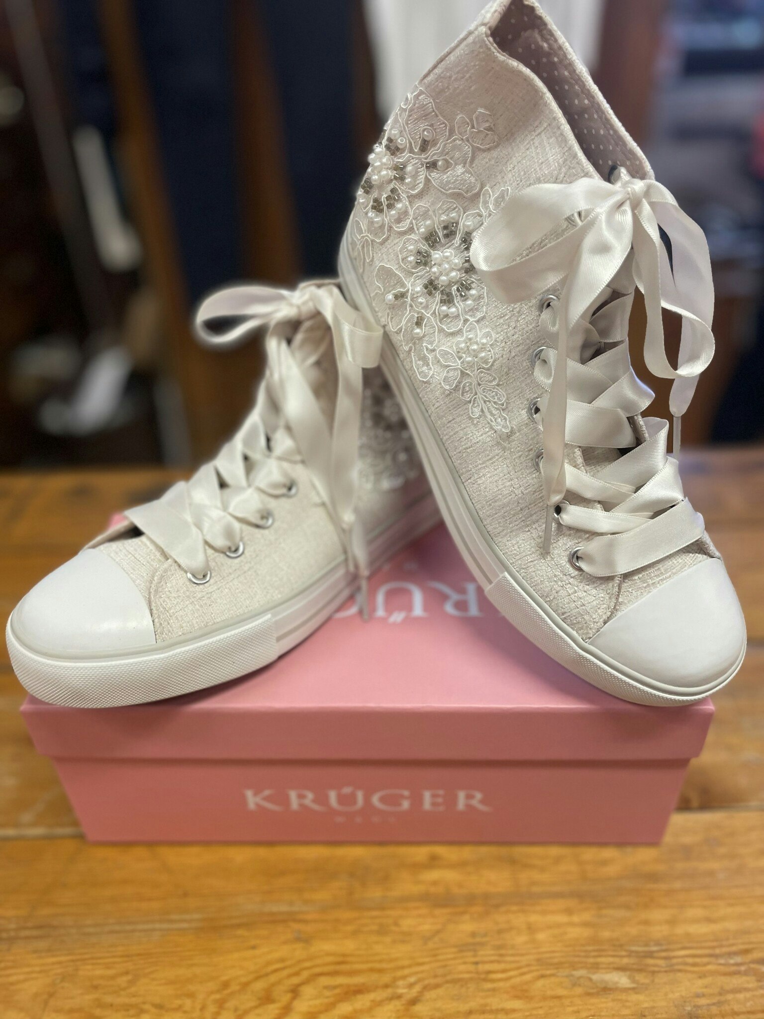 KRÛGER  "Converse " , blomma