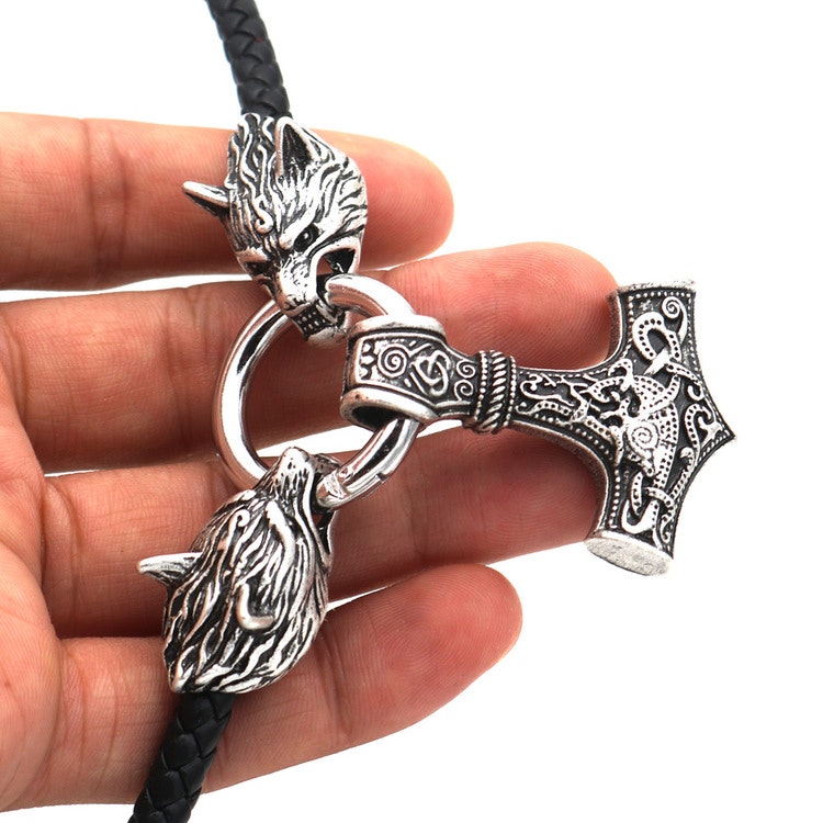 Halsband Viking Wolf-Thors hammare. Silver färgad .Läderrem 60 cm