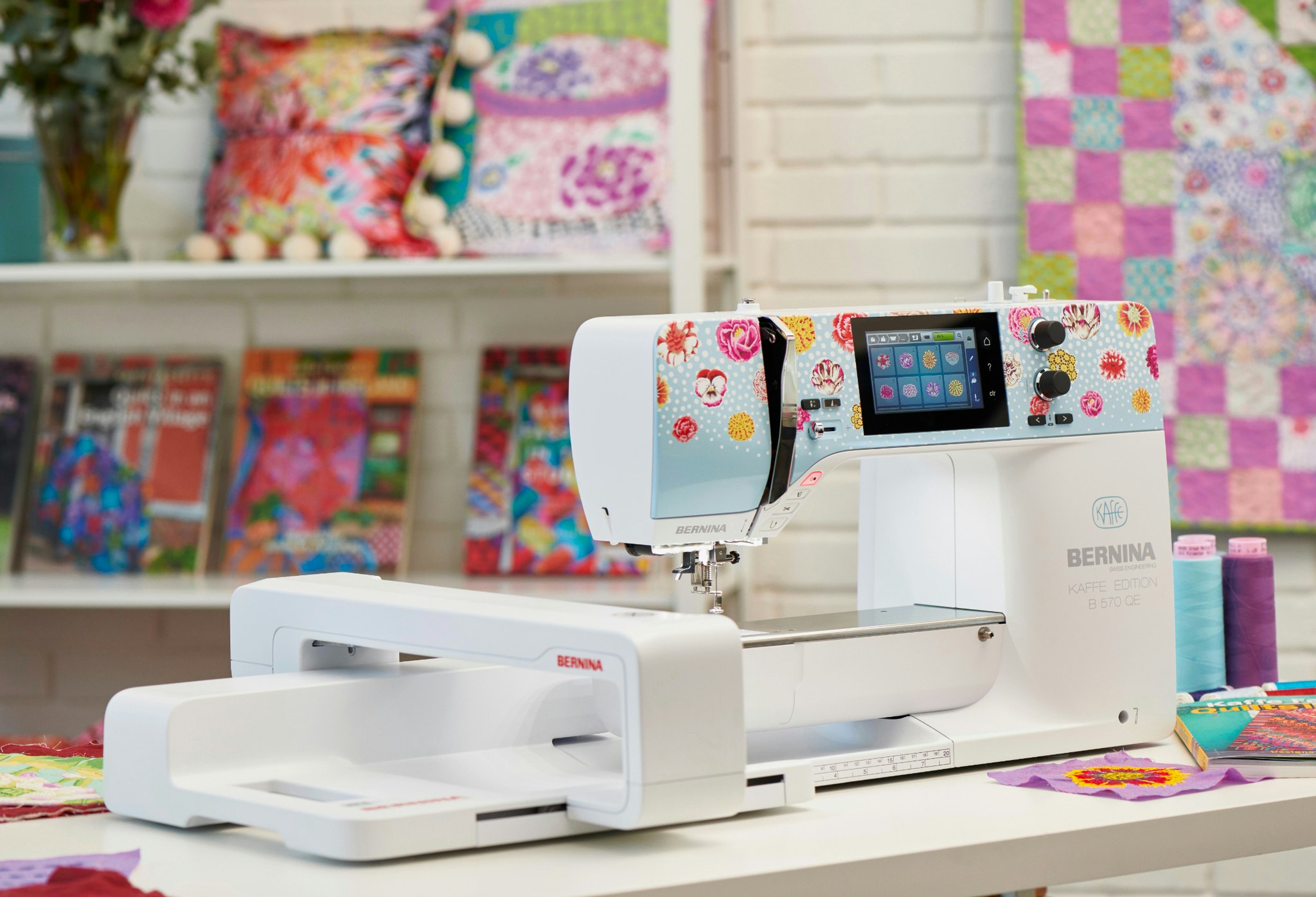 BERNINA 570 QE Kaffe Edition