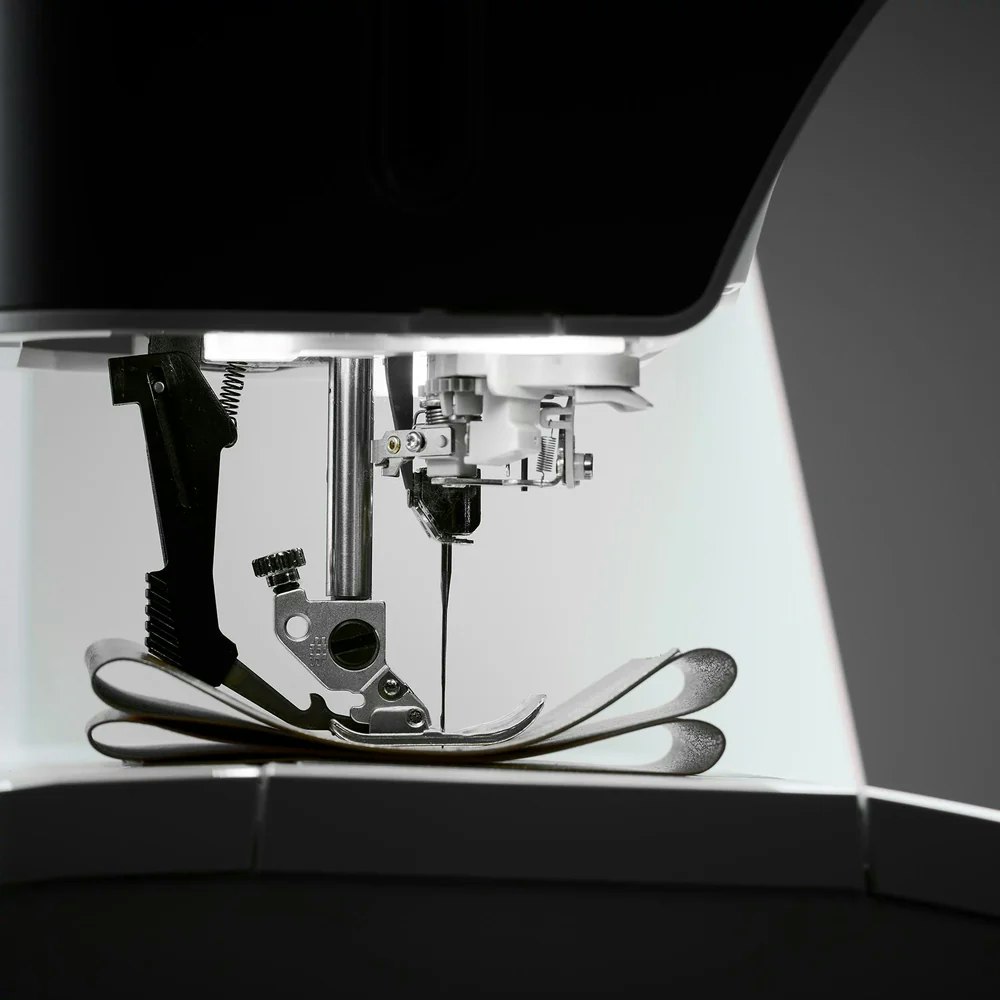 Pfaff expression™ 715