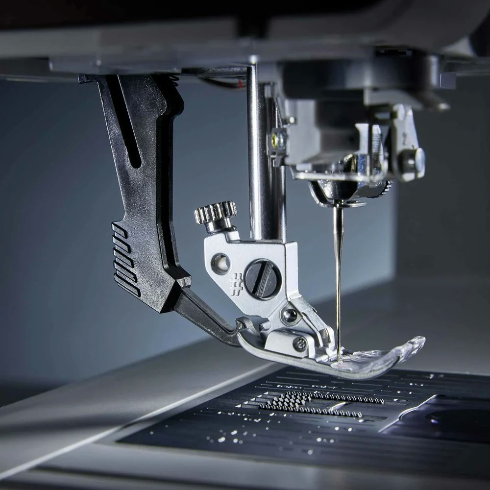 Pfaff expression™ 715