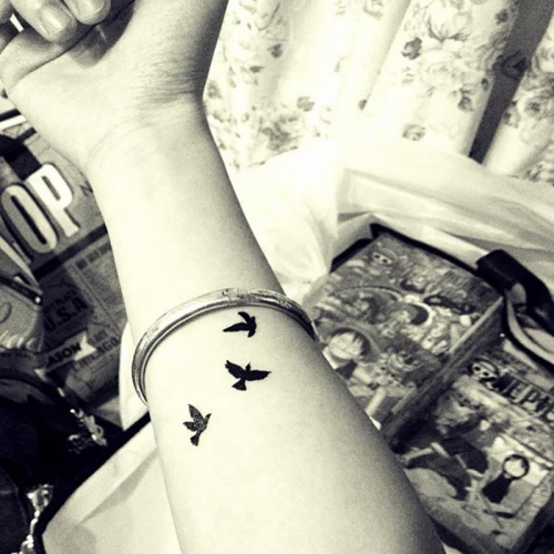 Stick on tatuering med fåglar