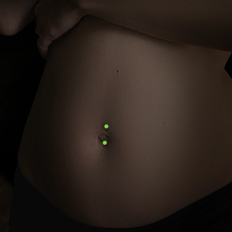 Gravidpiercing glow in the dark