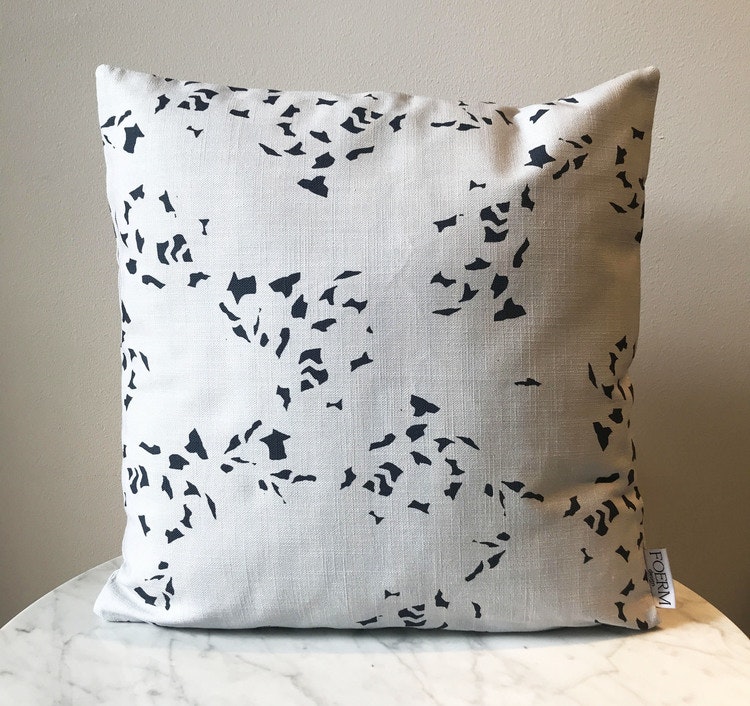 KUDDFODRAL DOTS, CUSHION COVER, LT GREY